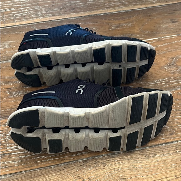 On Cloud Women’s Black and White Sneakers - Picture 7 of 9